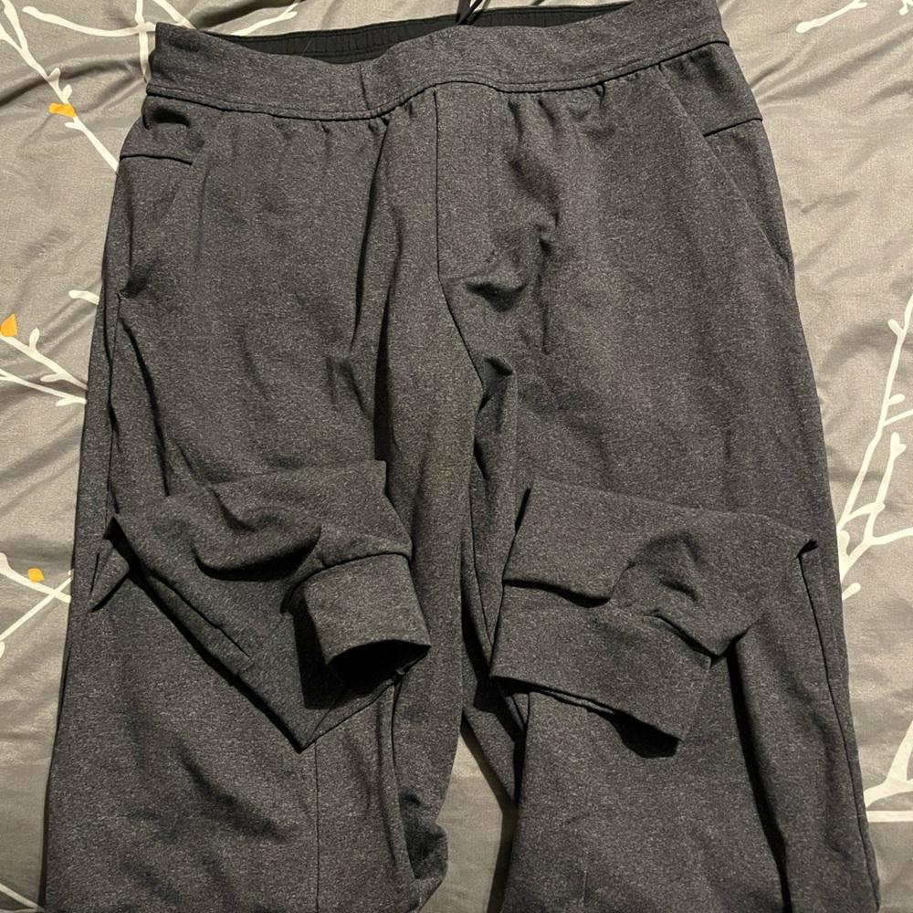 Lulu lemon Mens large grey jogger sweatpants